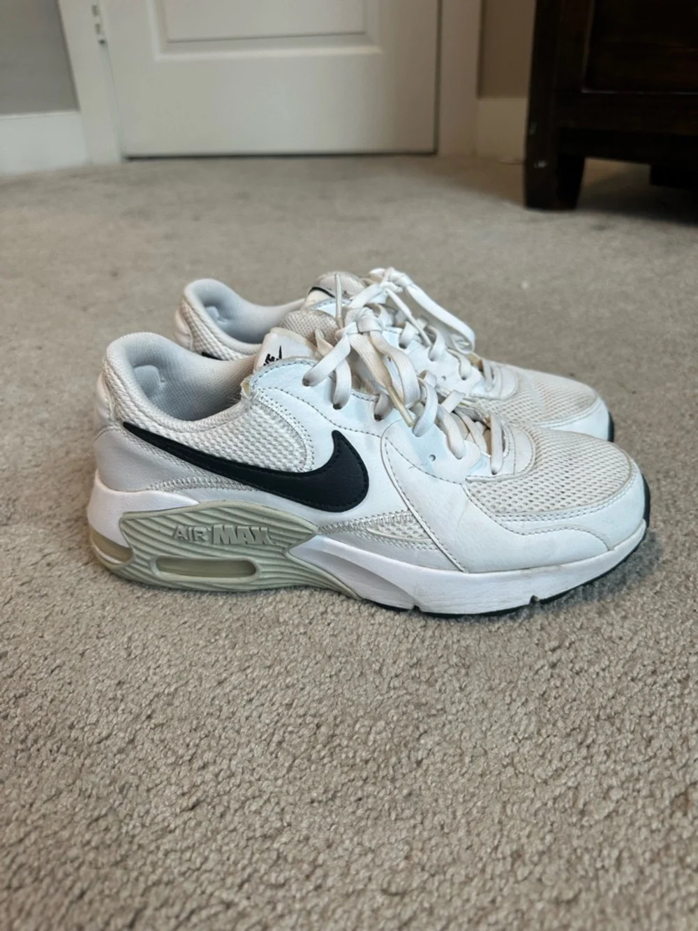 Nike White and Black Air Max Trainers - Picture 2 of 6